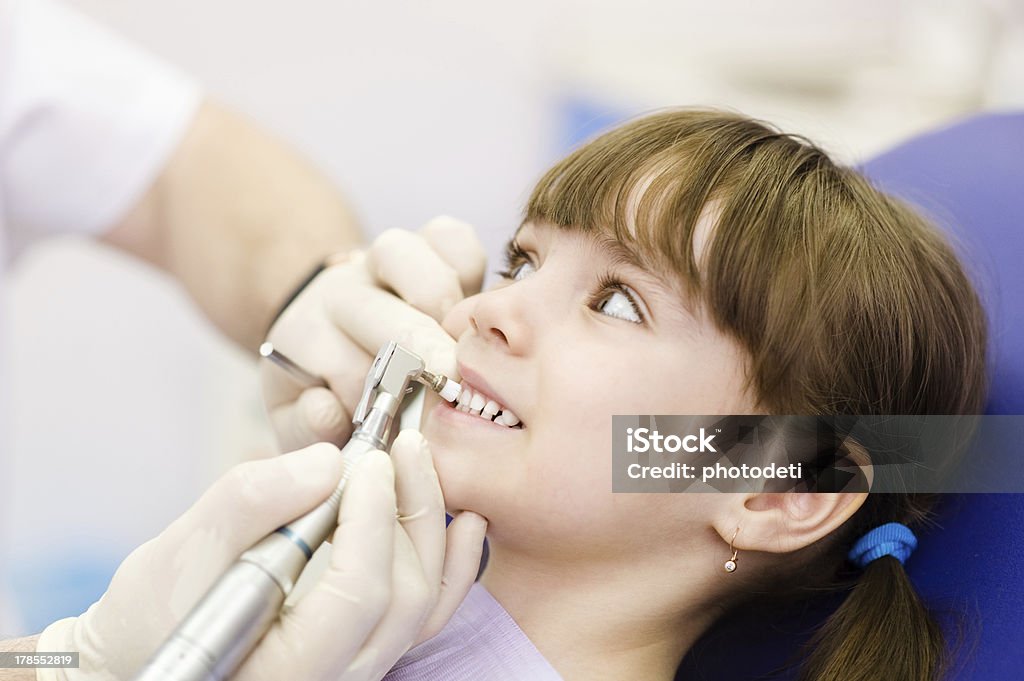 歯科歯医療手順の研磨 - きれいにするのロイヤリティフリーストックフォト