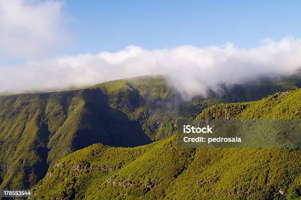 Foto de Paisagem Montanhosa e mais fotos de stock de Azul - Azul, Cena Não-urbana, Cena de tranquilidade