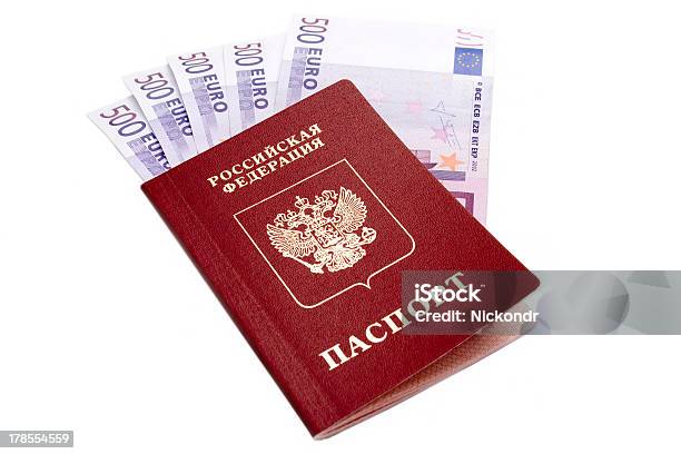 Passaporti Internazionali Della Russia E Denaro Euro - Fotografie stock e altre immagini di Banconota