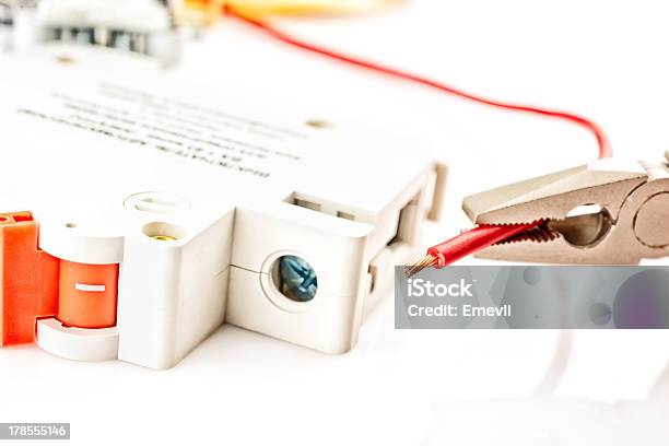 Utensili Elettrici Su Sfondo Bianco - Fotografie stock e altre immagini di Acciaio - Acciaio, Attrezzatura, Cacciavite