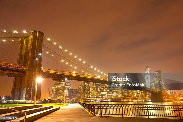 Photo libre de droit de La Ville De New York Du Pont De Brooklyn Et Manhattan Avec Vue Panoramique banque d'images et plus d'images libres de droit de Affaires