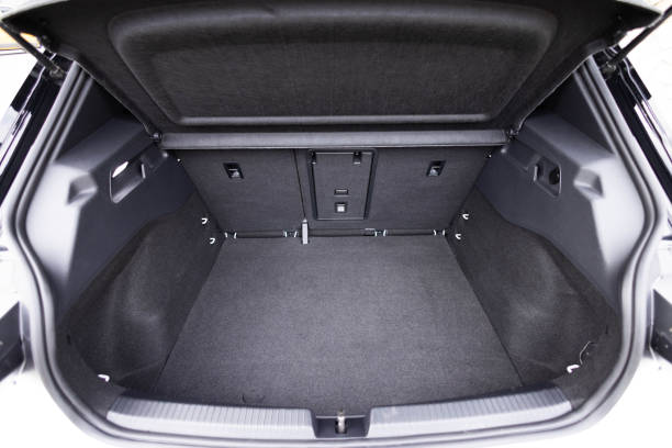 Rear view of the car open trunk. Modern hatchback car with open empty trunk. The car boot is open for luggage. A lot of space for coffers and bags. Ready for a trip. Rear view of the car open trunk. Modern hatchback car with open empty trunk. The car boot is open for luggage. A lot of space for coffers and bags. Ready for a trip car back open stock pictures, royalty-free photos & images