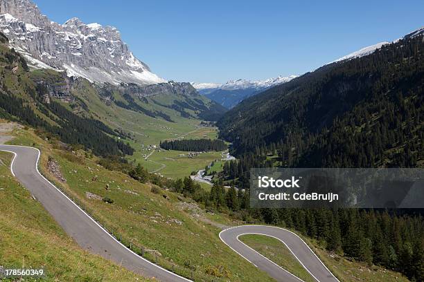 Kurvenreiche Straße In Den Schweizer Alpen Schweiz Stockfoto und mehr Bilder von Abenteuer