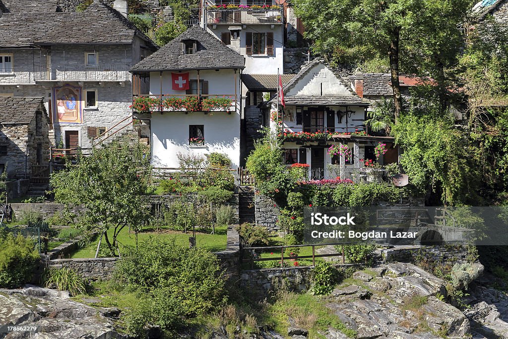 Maisons dans le Tessin, Suisse - Photo de Alpes européennes libre de droits