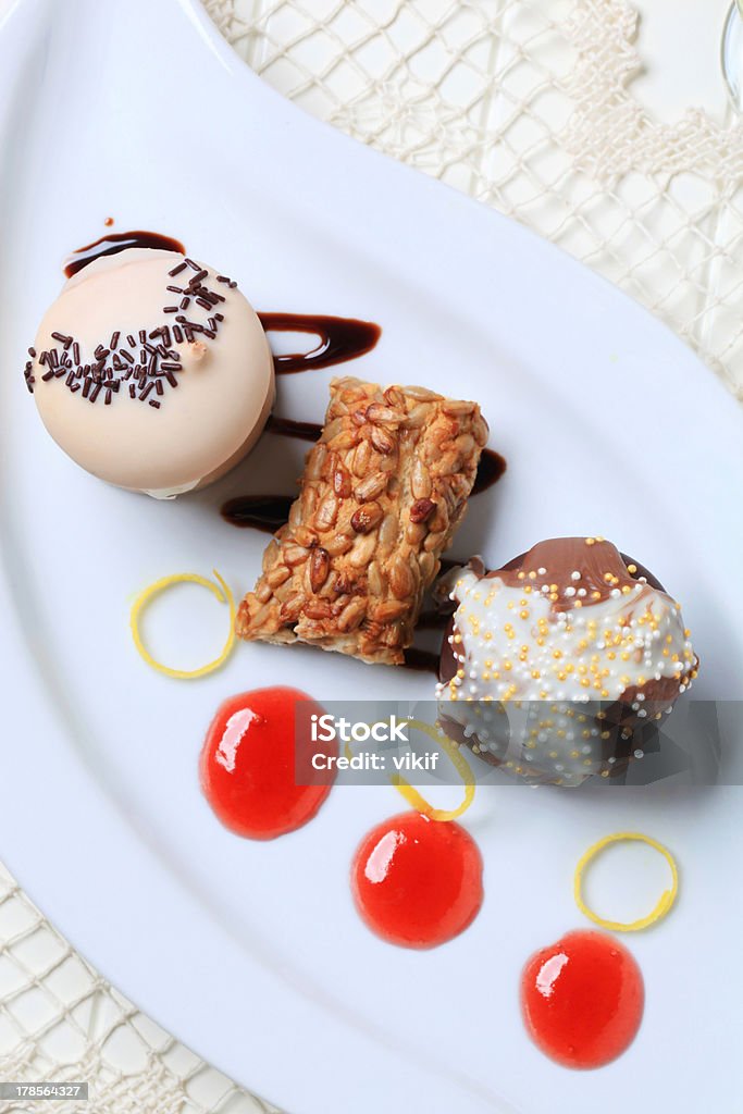 Маленькие десерты - Стоковые фото Птифур роялти-фри