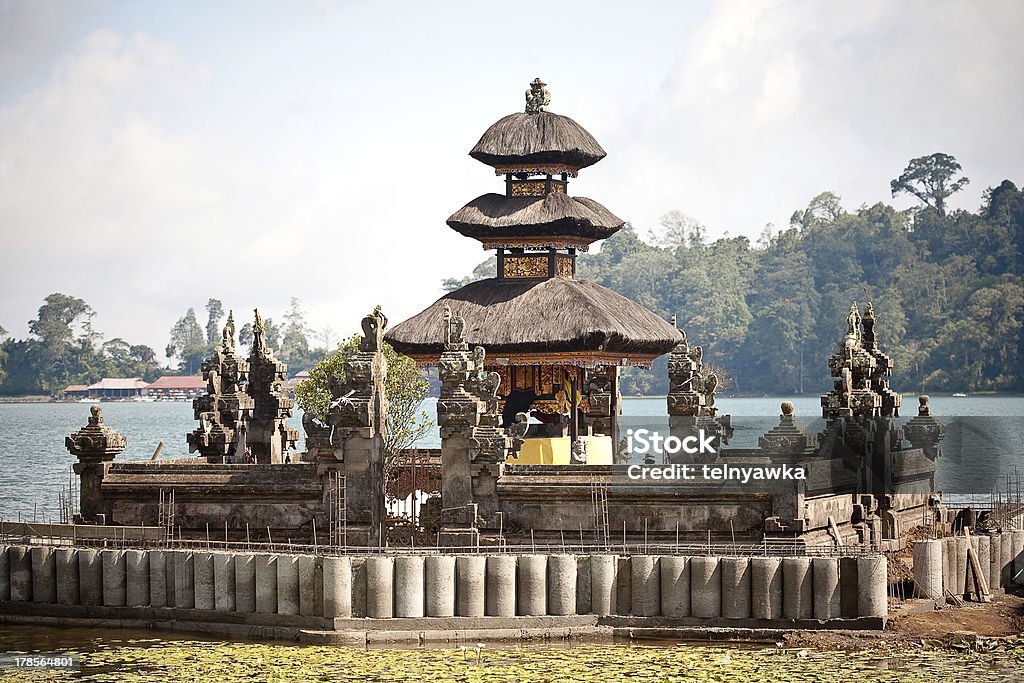Ulun Danu templo em Bali, Indonésia - Foto de stock de Arquitetura royalty-free