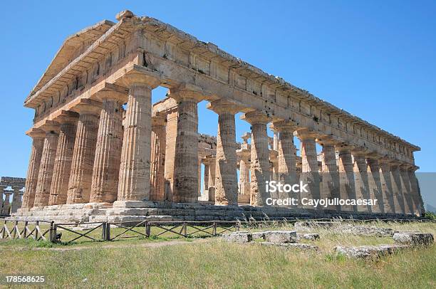 Poseidone S Tempio Di Paestum Lantica Posidonia - Fotografie stock e altre immagini di Antica Grecia