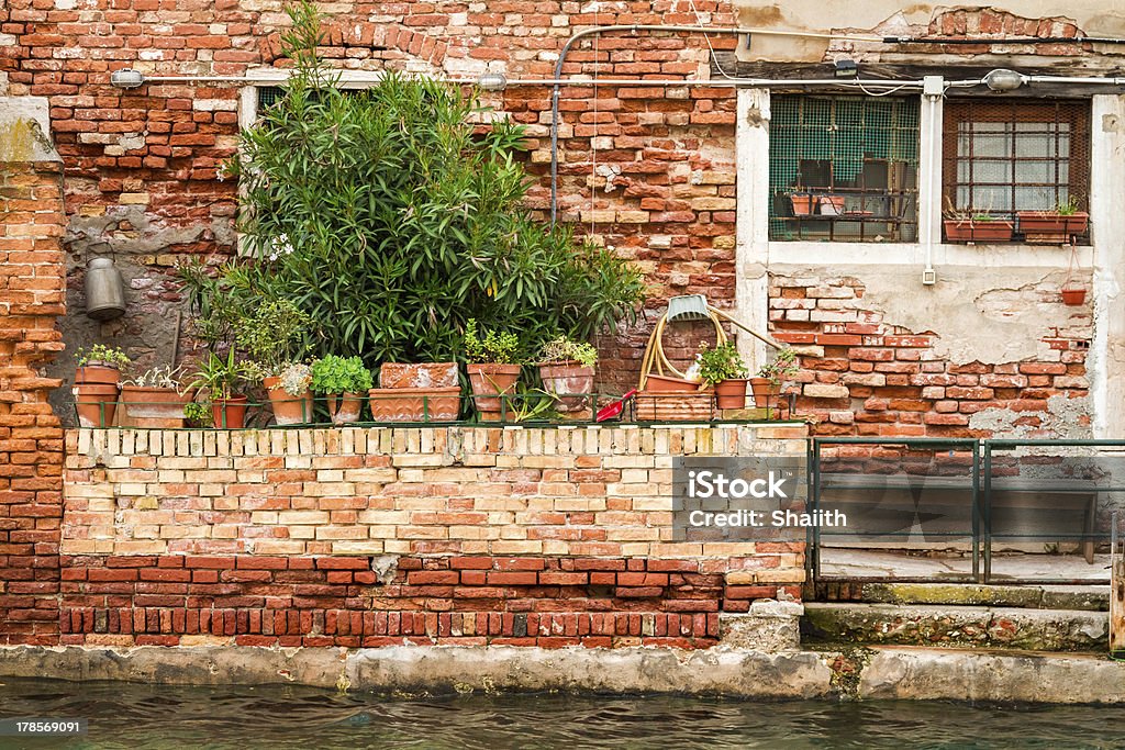 Baita di casa su un canale di Venezia - Foto stock royalty-free di Architettura