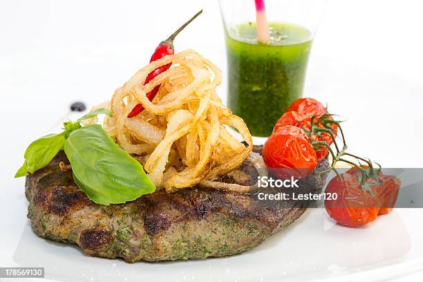 Cerdo Bistec Preparado En La Parrilla Foto de stock y más banco de imágenes de Alimento - Alimento, Alimentos cocinados, Barbacoa - Comida