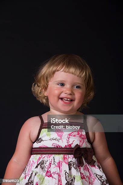 Bonito Sorriso De Uma Rapariga - Fotografias de stock e mais imagens de Alegria - Alegria, Bebé, Beleza