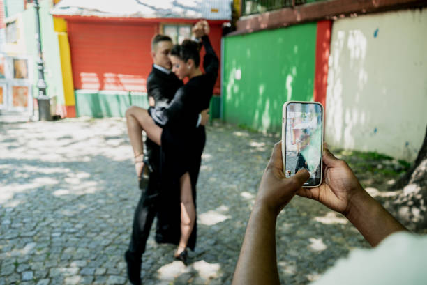 tourist photographing street artist dancing tango on caminito, buenos aires, argentina - young adult argentinian culture argentinian ethnicity black imagens e fotografias de stock