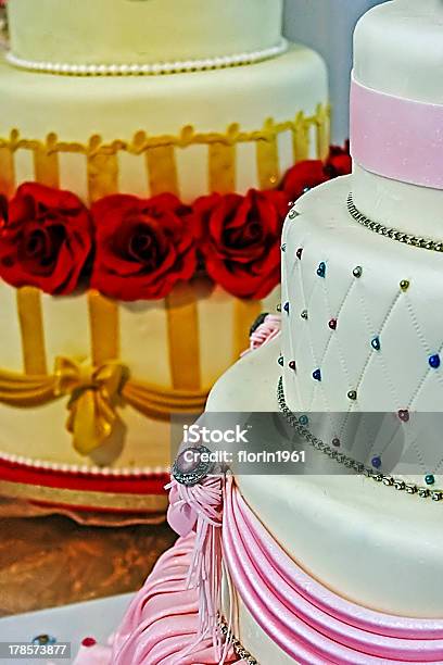 Torta Nuziale Decorateddetail Speciale - Fotografie stock e altre immagini di Anniversario - Anniversario, Bellezza, Bianco