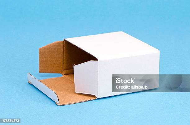 종이 상자에 아주르 배경기술 0명에 대한 스톡 사진 및 기타 이미지 - 0명, 갈색, 개념