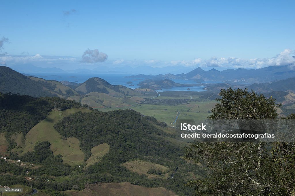 Vue panoramique sur les montagnes de la mer - Photo de Angra dos Reis libre de droits