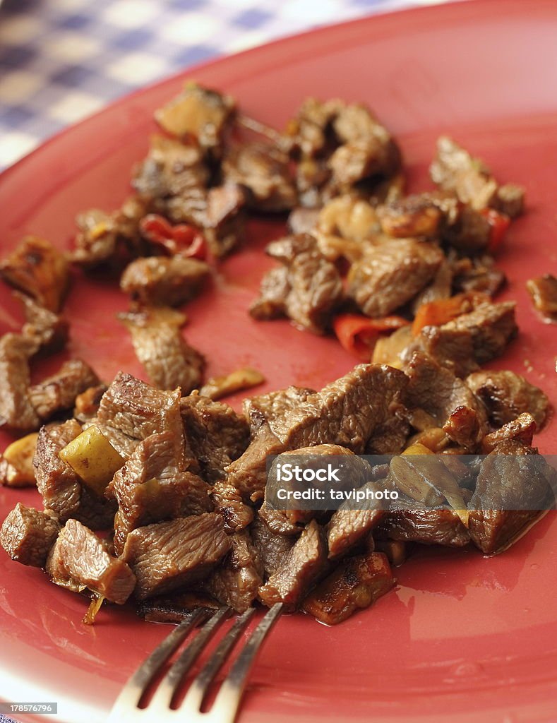 Rindfleisch auf roten Platte - Lizenzfrei Abnehmen Stock-Foto