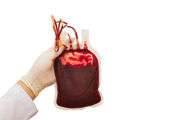 doctor hand grab the blood  transfusion - bloedbank stockfoto's en -beelden