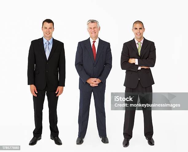 Gruppe Von Geschäftsleuten In Studio Stockfoto und mehr Bilder von Drei Personen - Drei Personen, Ganzkörperansicht, Anzug