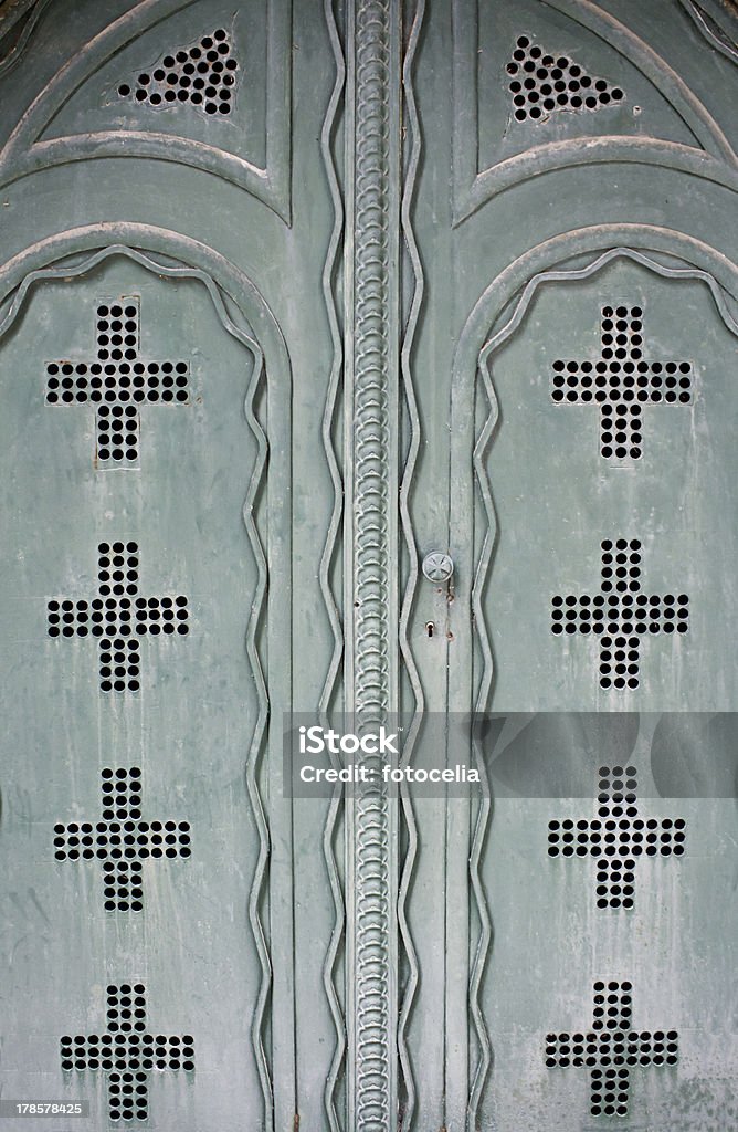 Дверь с религиозные крест-накрест - Стоковые фото Абстрактный роялти-фри