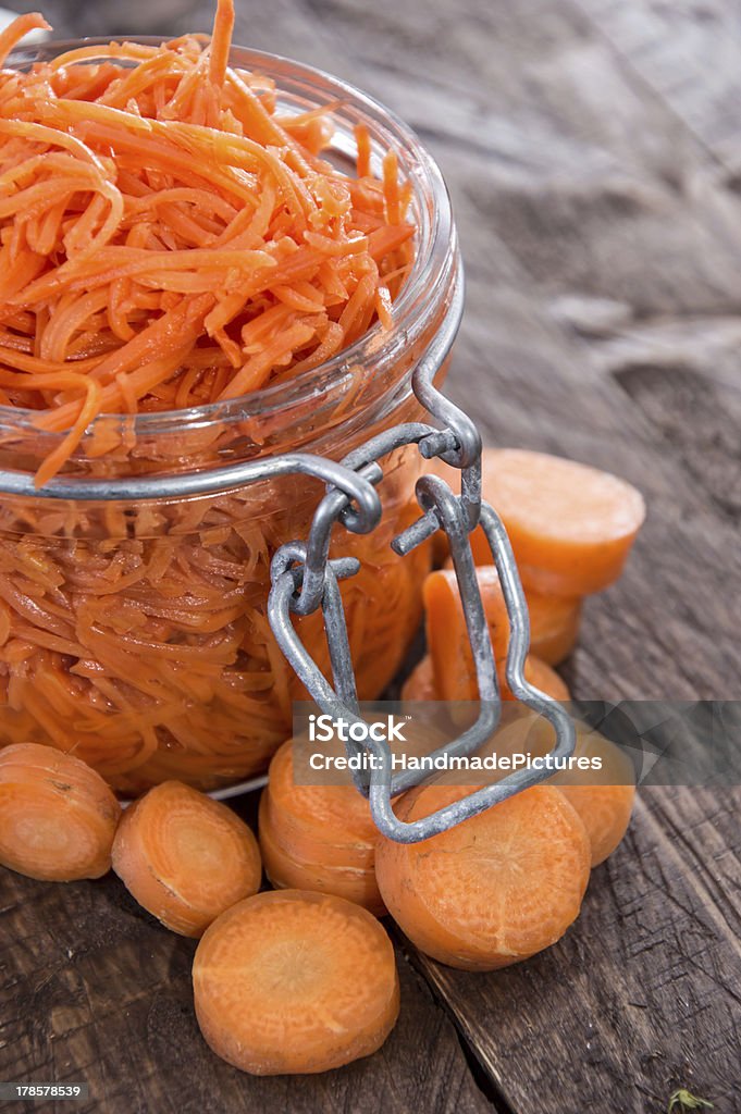 Insalata di carote fresche in - Foto stock royalty-free di Alimentazione sana