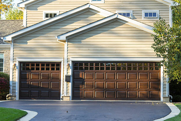 istock Traditional three car wooden garage 178579843