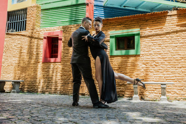 Street artist couple dancing tango on Caminito, Buenos Aires, Argentina Street artist couple dancing tango on Caminito, Buenos Aires, Argentina la boca buenos aires stock pictures, royalty-free photos & images