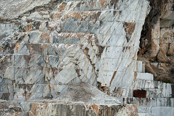istock The Marble Quarries - Apuan Alps 178580335