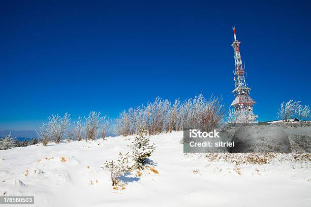 Piękna Zima Góry Krajobraz - zdjęcia stockowe i więcej obrazów Bez ludzi - Bez ludzi, Biały, Chłodny