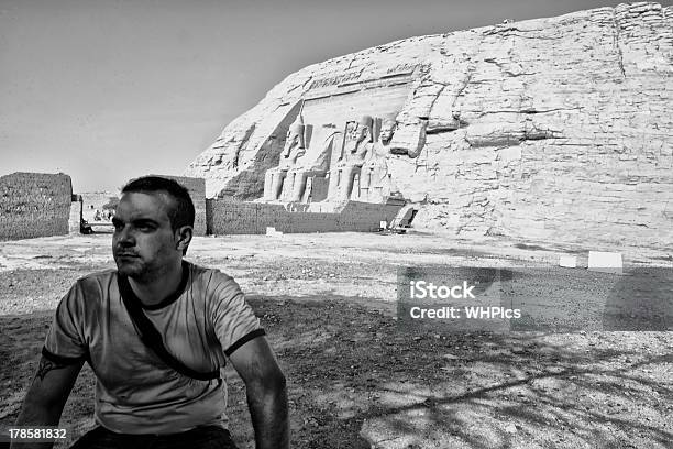 Riposo Accanto A Abu Simbel - Fotografie stock e altre immagini di Abu Simbel - Abu Simbel, Africa, Ambientazione esterna