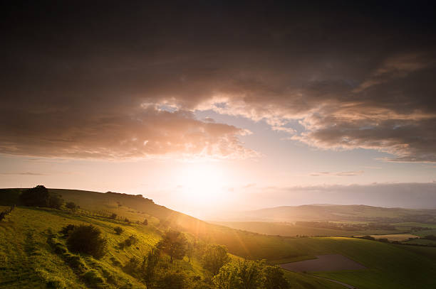 istock Beautiful English countryside landscape over rolling hills 178581932