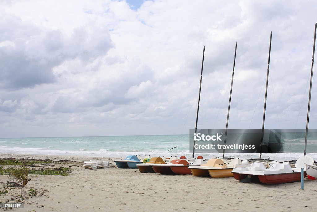 Colorido embarcaciones - Foto de stock de Agua libre de derechos