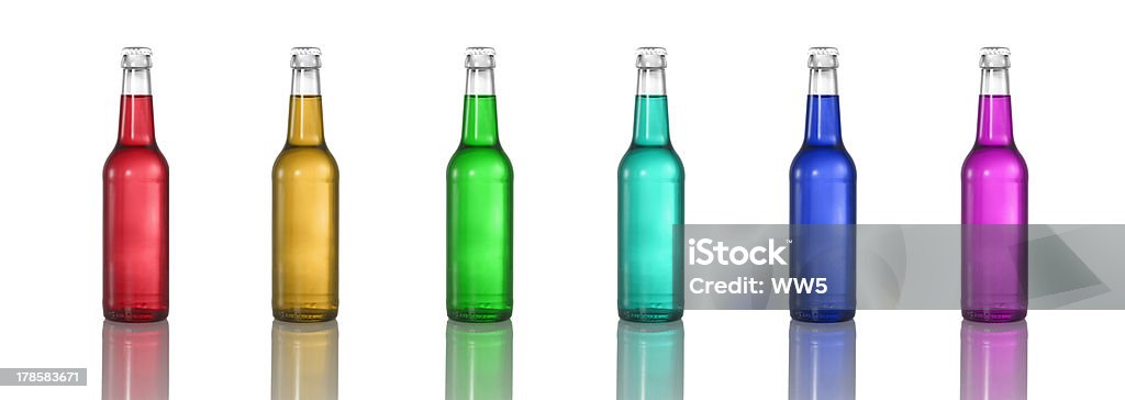 Butelki z kolorowych cieczy - Zbiór zdjęć royalty-free (Alkohol - napój)