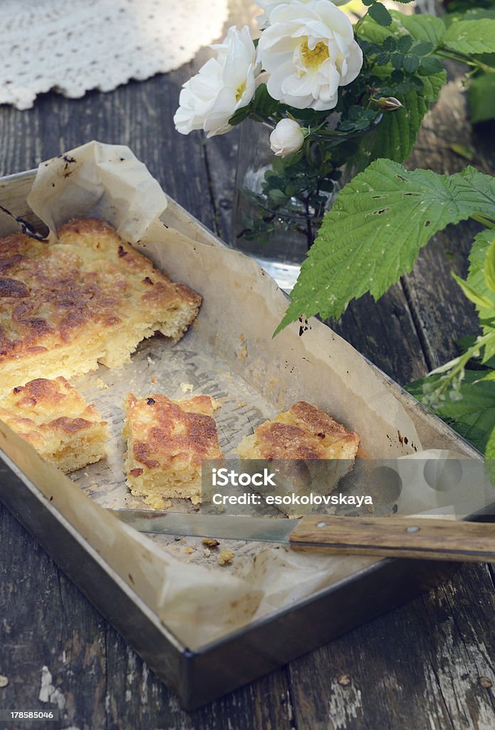 Tarte au citron fait maison dans un Moule à gâteau - Photo de Aliment libre de droits