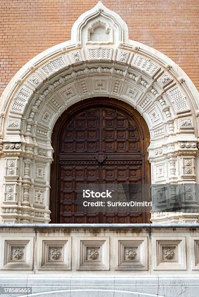 Foto de Porta De Entrada Antiga e mais fotos de stock de Acessibilidade - Acessibilidade, Arco - Característica arquitetônica, Arquitetura