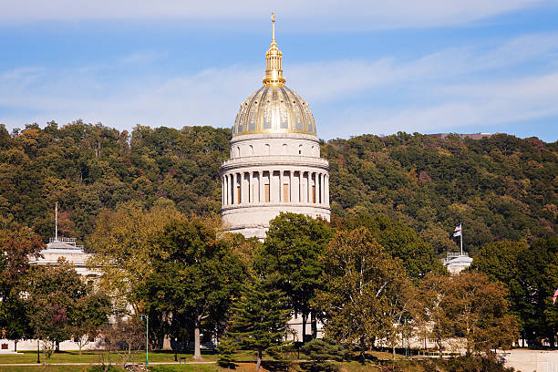 istock Charleston, West Virginia -  State Capitol Building 178585871