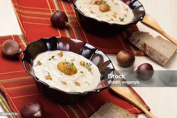 Chestnut Colirrábano Sopa Foto de stock y más banco de imágenes de Acaramelado - Acaramelado, Alimento, Castaña