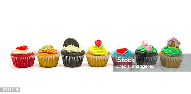 Cupcakes Foto de stock y más banco de imágenes de Azúcar - Azúcar, Colores, Colorido