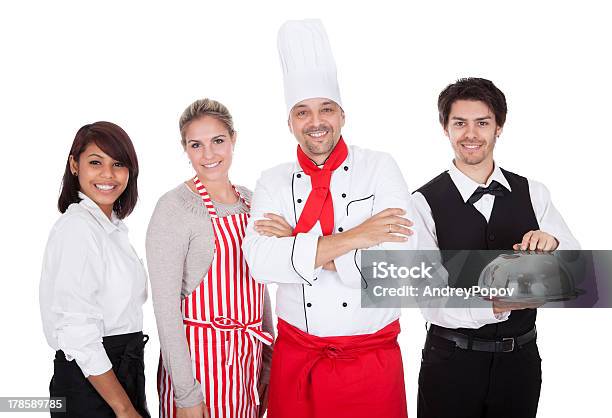 Foto de Grupo De Chefs E Garçons e mais fotos de stock de Adulto - Adulto, Avental, Branco