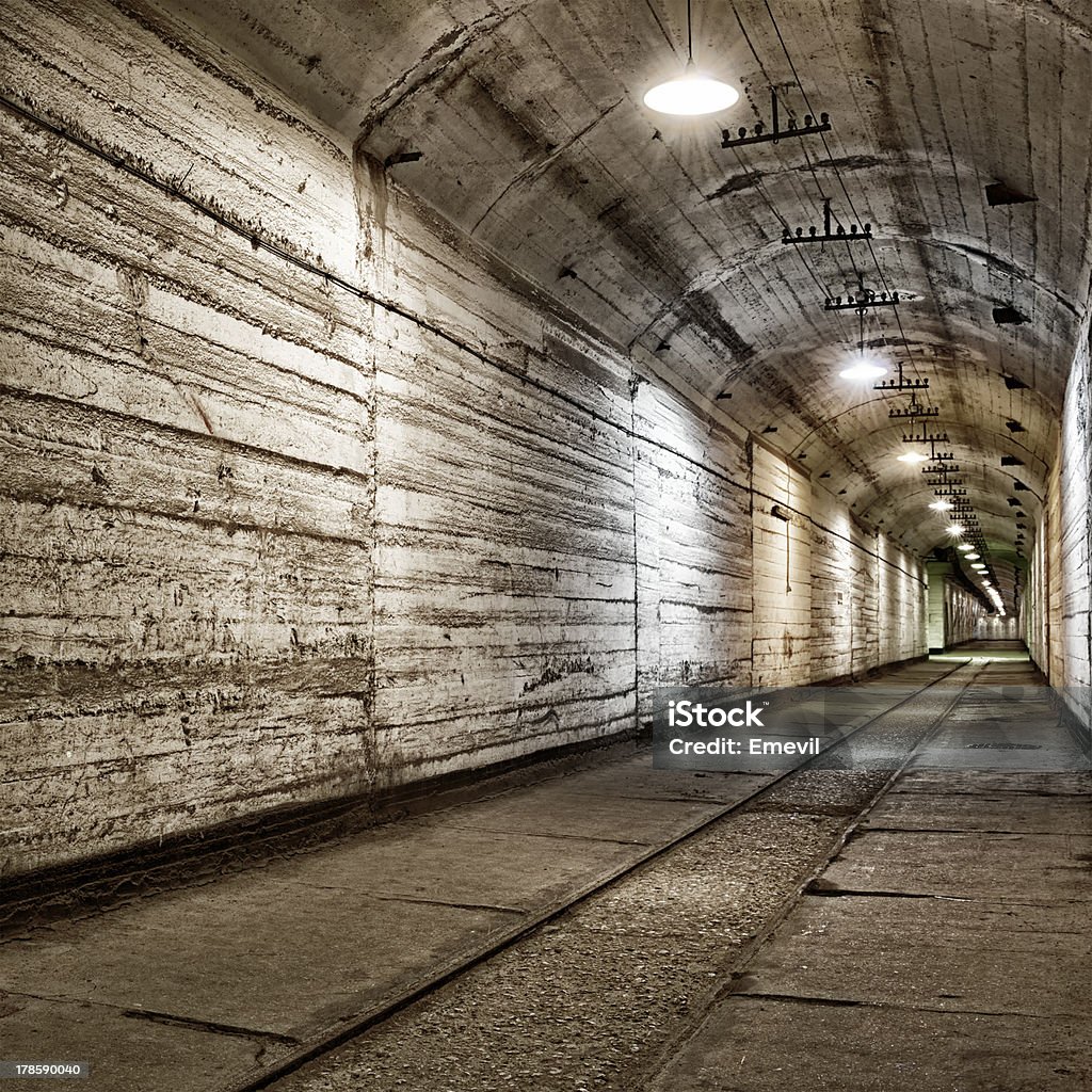bunker subterrâneo da Guerra Fria - Foto de stock de Abandonado royalty-free