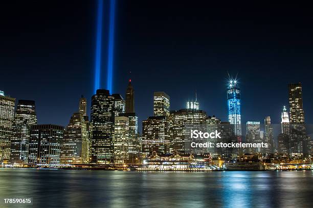 World Trade Center Di Luci - Fotografie stock e altre immagini di New York - Città - New York - Città, Notte, Acqua