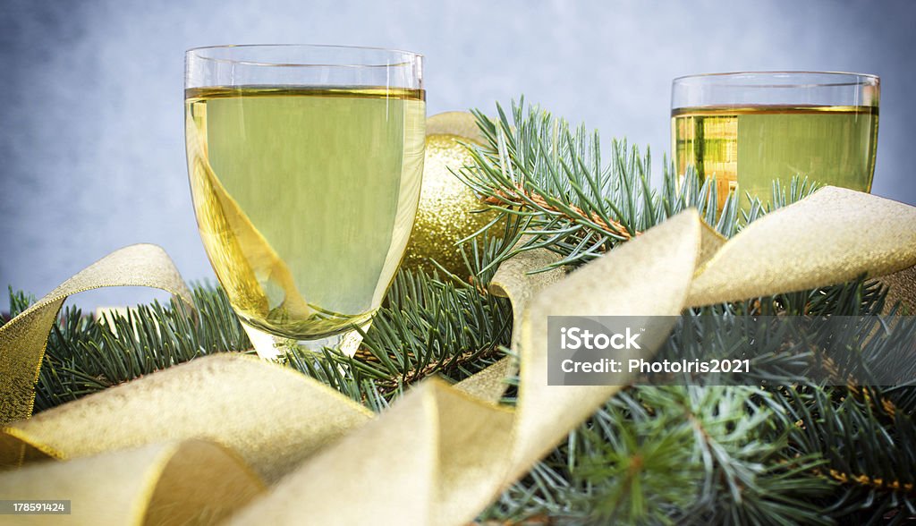 Verres à champagne et à vin - Photo de 2013 libre de droits