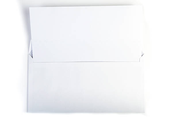 blanco sobre (clipping path (borde de corte)) - manilla envelope fotografías e imágenes de stock