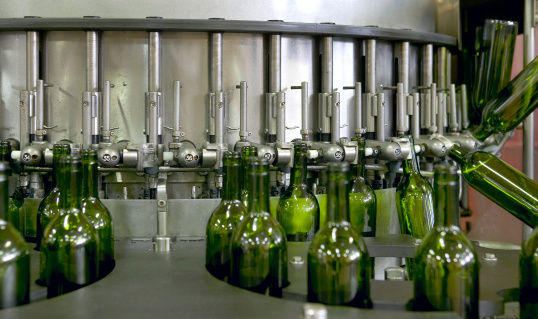 Wine cellar automatic bottling process Spain horizontal