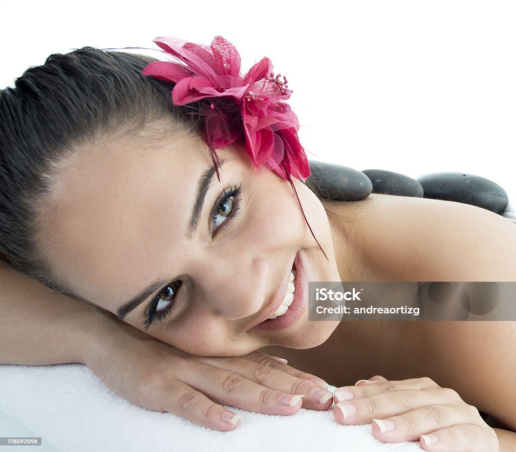 Расслабленной женщина в спа-центре - Стоковые фото Альтернативная терапия роялти-фри