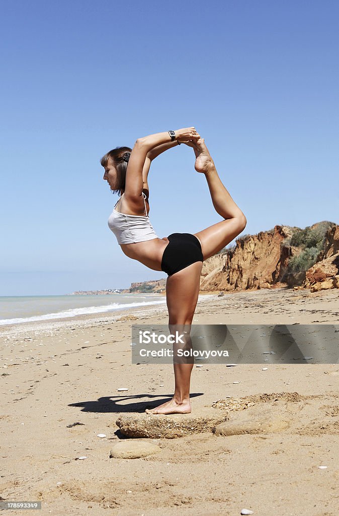 Menina em Nataradzha pose de Ioga - Royalty-free 20-29 Anos Foto de stock