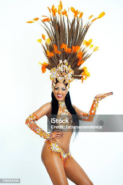 Foto de Samba Brasileiro Dançarino e mais fotos de stock de Samba - Samba, Fantasia - Disfarce, Figurino