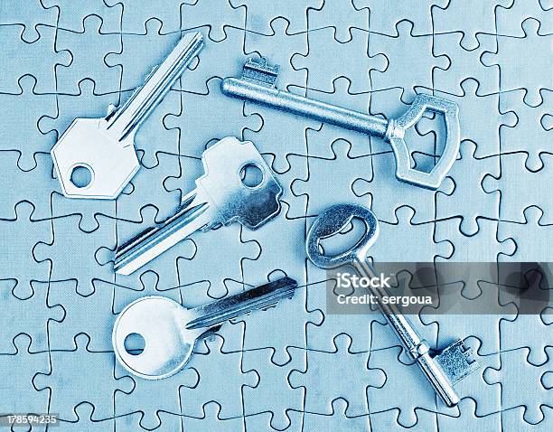 Verschiedene Arten Von Schlüsseln Auf Der Puzzle Closeup Stockfoto und mehr Bilder von Abstrakt