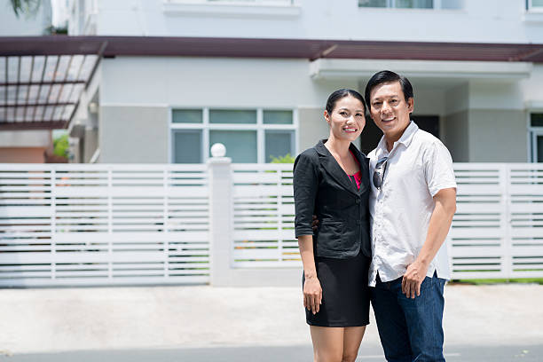 istock Family and their new house 178594329