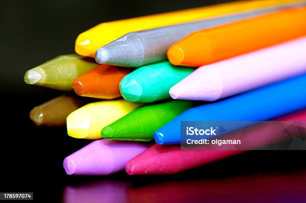 Photo libre de droit de Multicolore Crayons De Cire banque d'images et plus d'images libres de droit de Abstrait - Abstrait, Arc en ciel, Argent