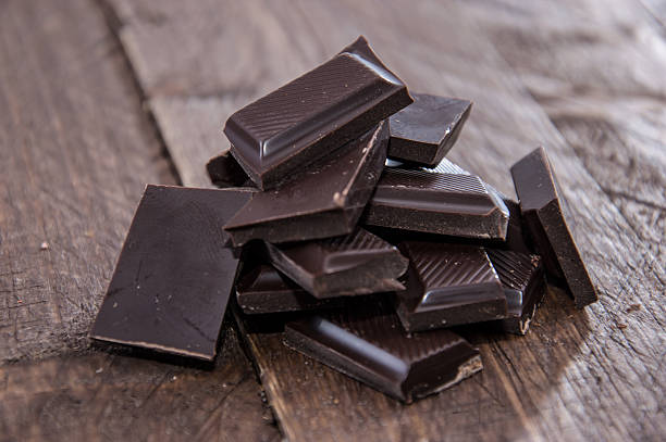 istock Heap of Chocolate on wood 178601535