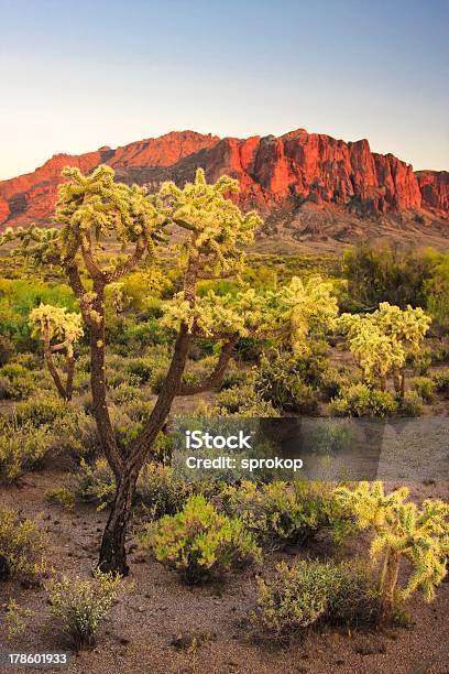 Desert Mountians - zdjęcia stockowe i więcej obrazów Skała - Skała, Apacze - Północnoamerykańska kultura plemienna, Bez ludzi